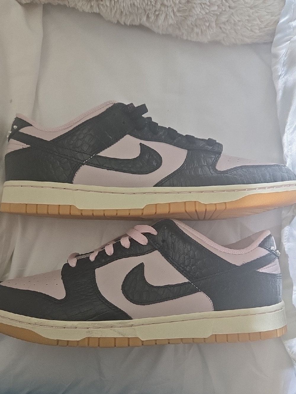 Nike Dunk Low Pink and Black Croc-Textured Size 10 EXCELLENT CONDITON - Picture 3 of 8
